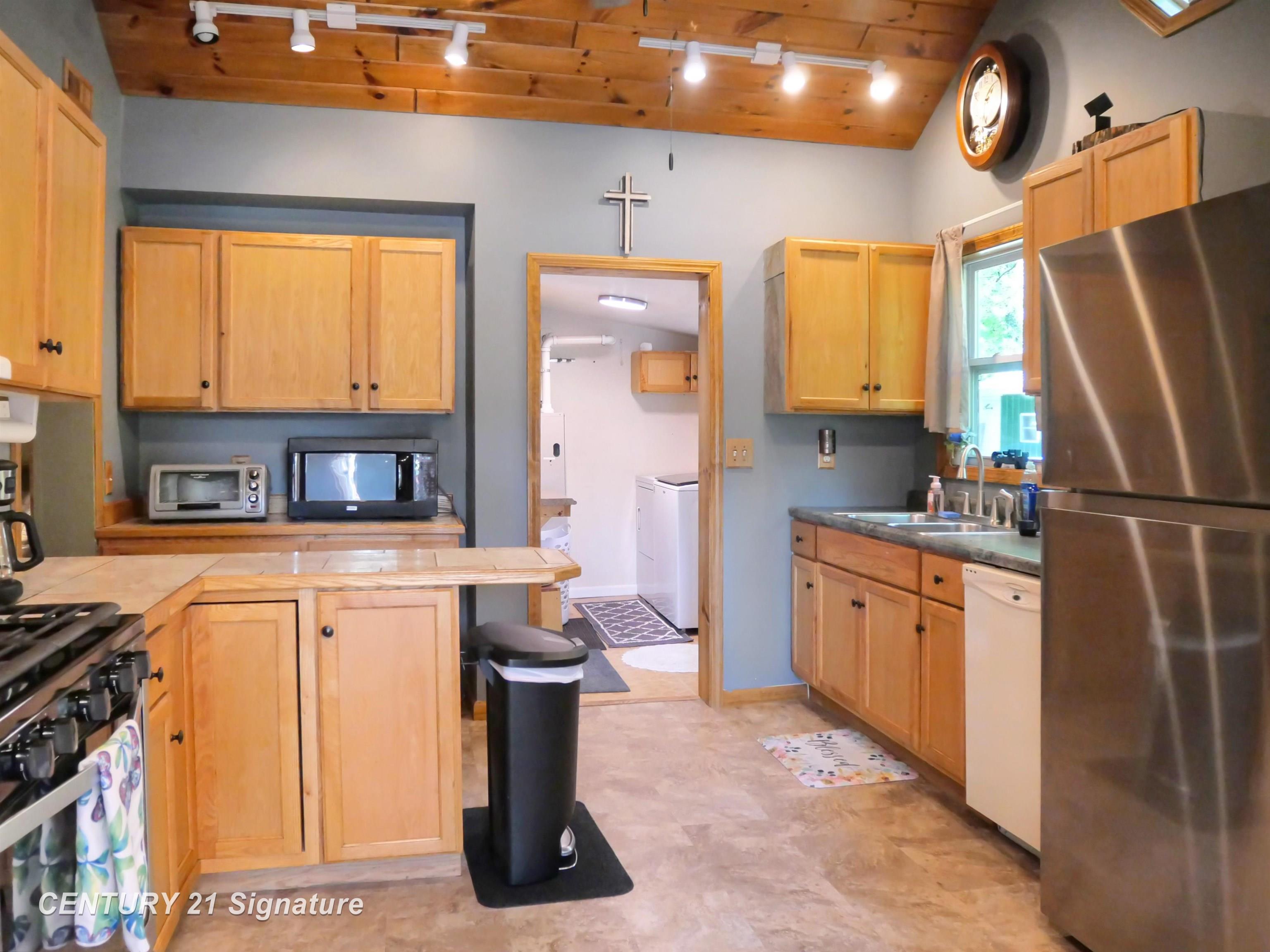 6538 Towerline Road Hope, MI 48628 - Photo 3 of 26 50180880-3a114b2f-ea44-47c1-873a-632c2bff93ea.JPG
