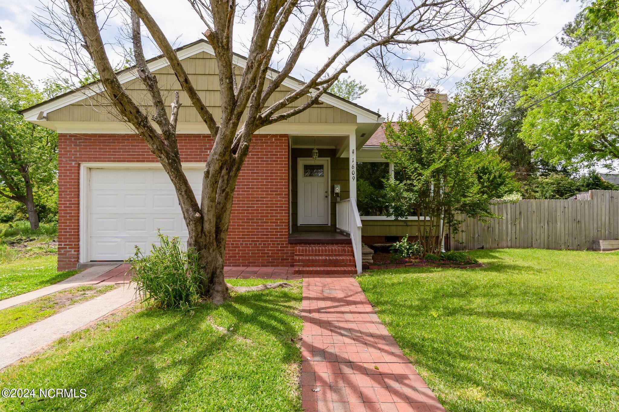 1609 High Street New Bern, NC 28560 - Photo 1 of 50 Front