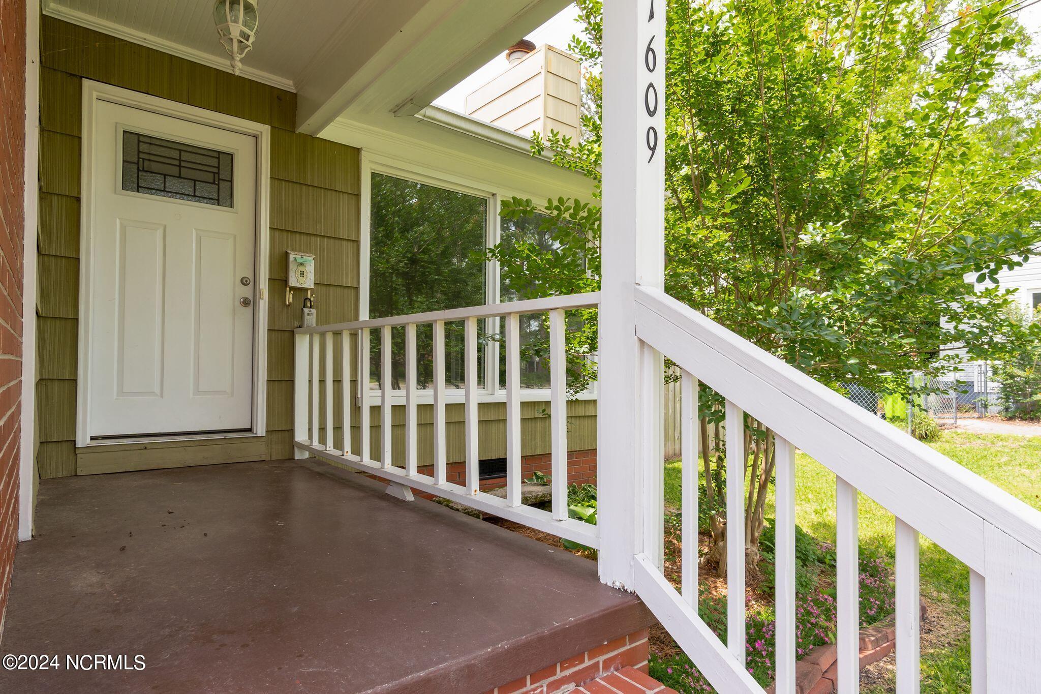 1609 High Street New Bern, NC 28560 - Photo 12 of 50 Front