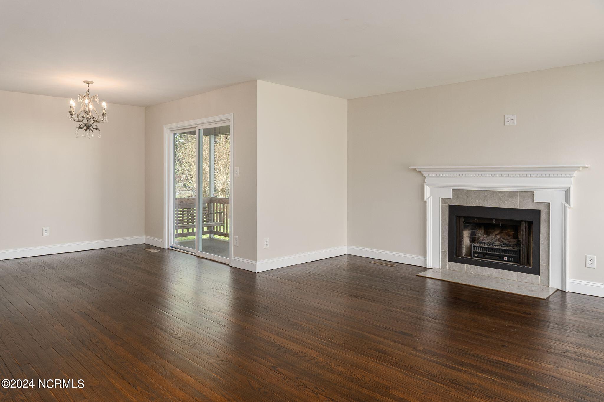 1609 High Street New Bern, NC 28560 - Photo 14 of 50 Living Room