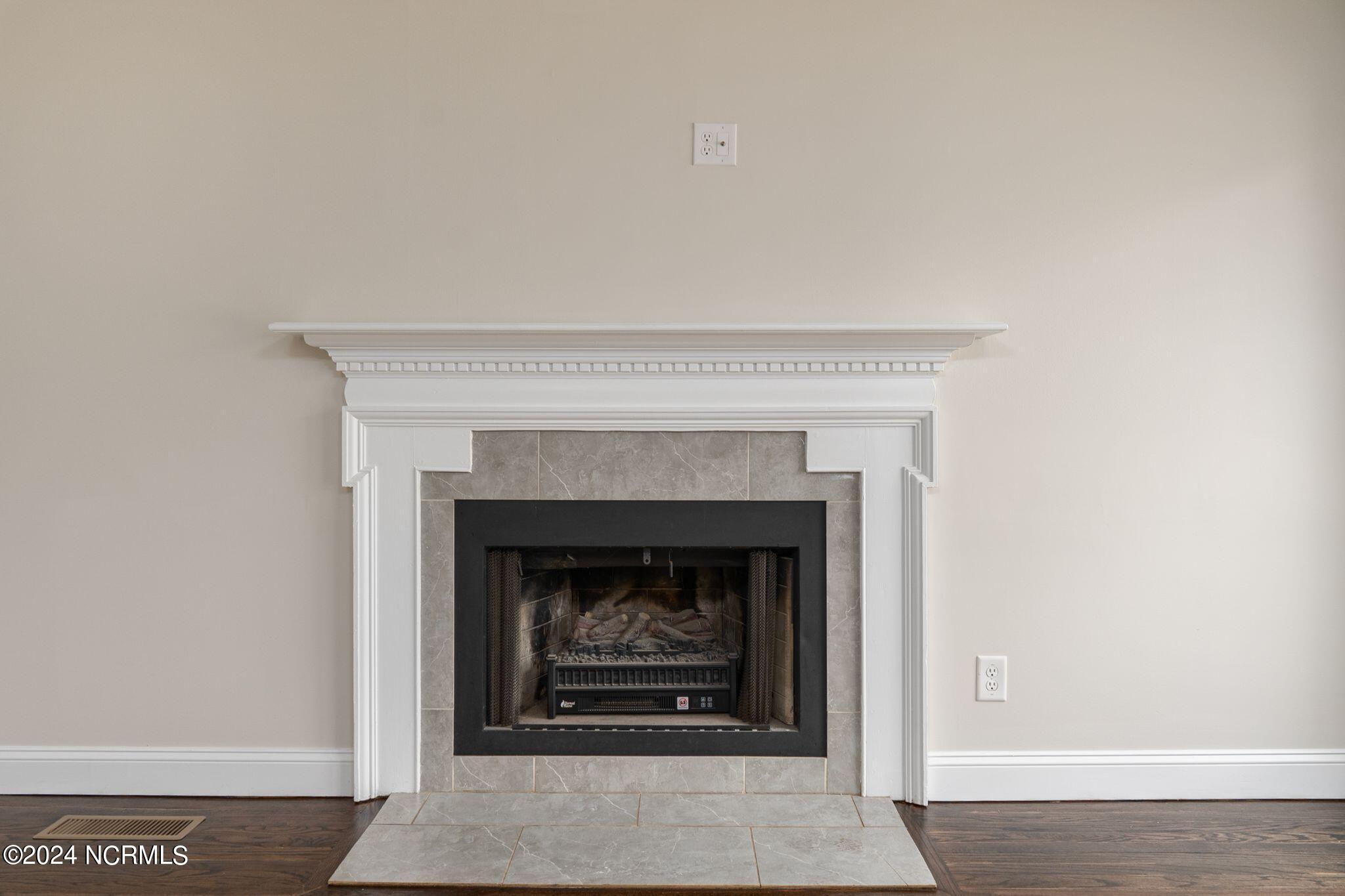 1609 High Street New Bern, NC 28560 - Photo 15 of 50 Living Room