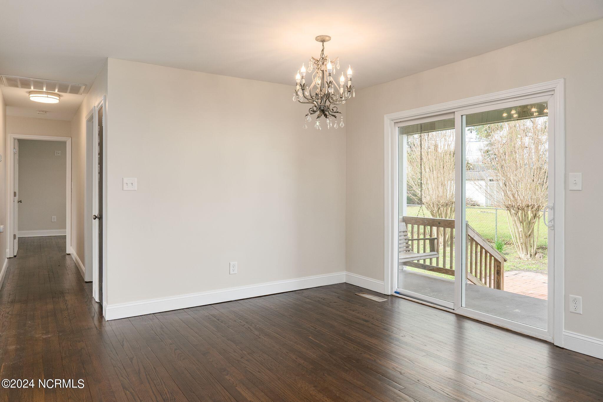 1609 High Street New Bern, NC 28560 - Photo 18 of 50 Dining