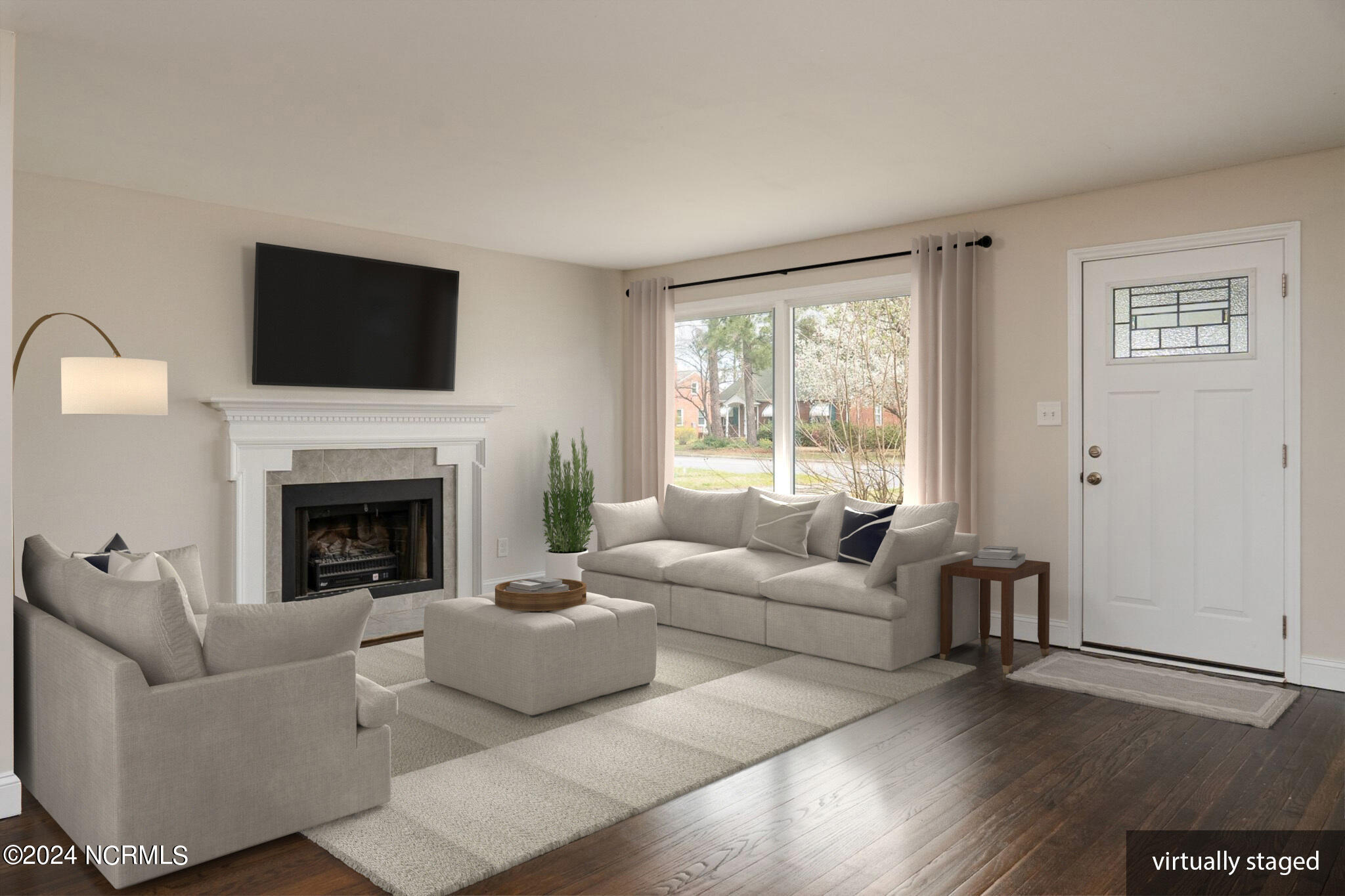 1609 High Street New Bern, NC 28560 - Photo 2 of 50 Living Room