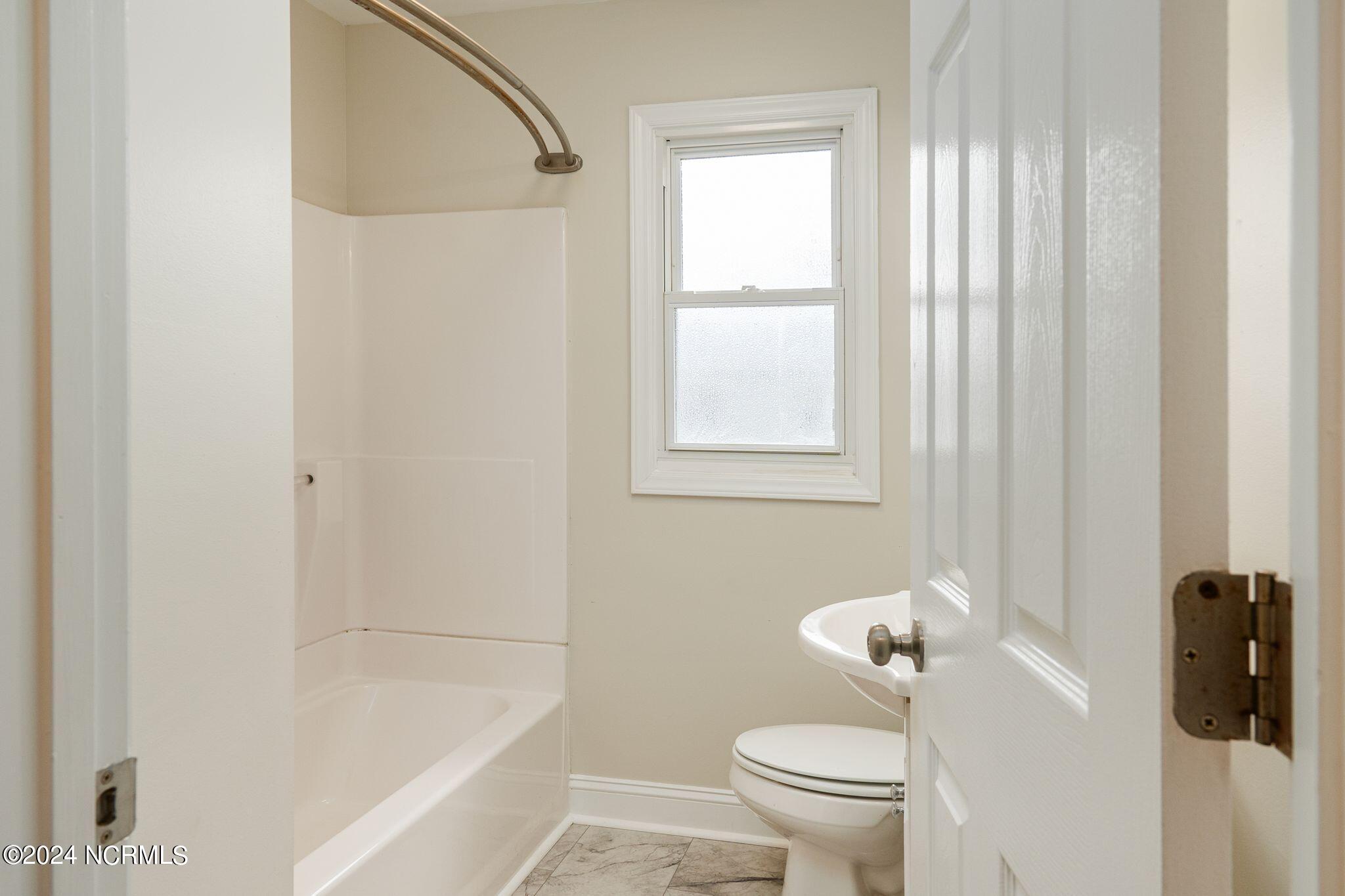 1609 High Street New Bern, NC 28560 - Photo 26 of 50 Full Bathroom