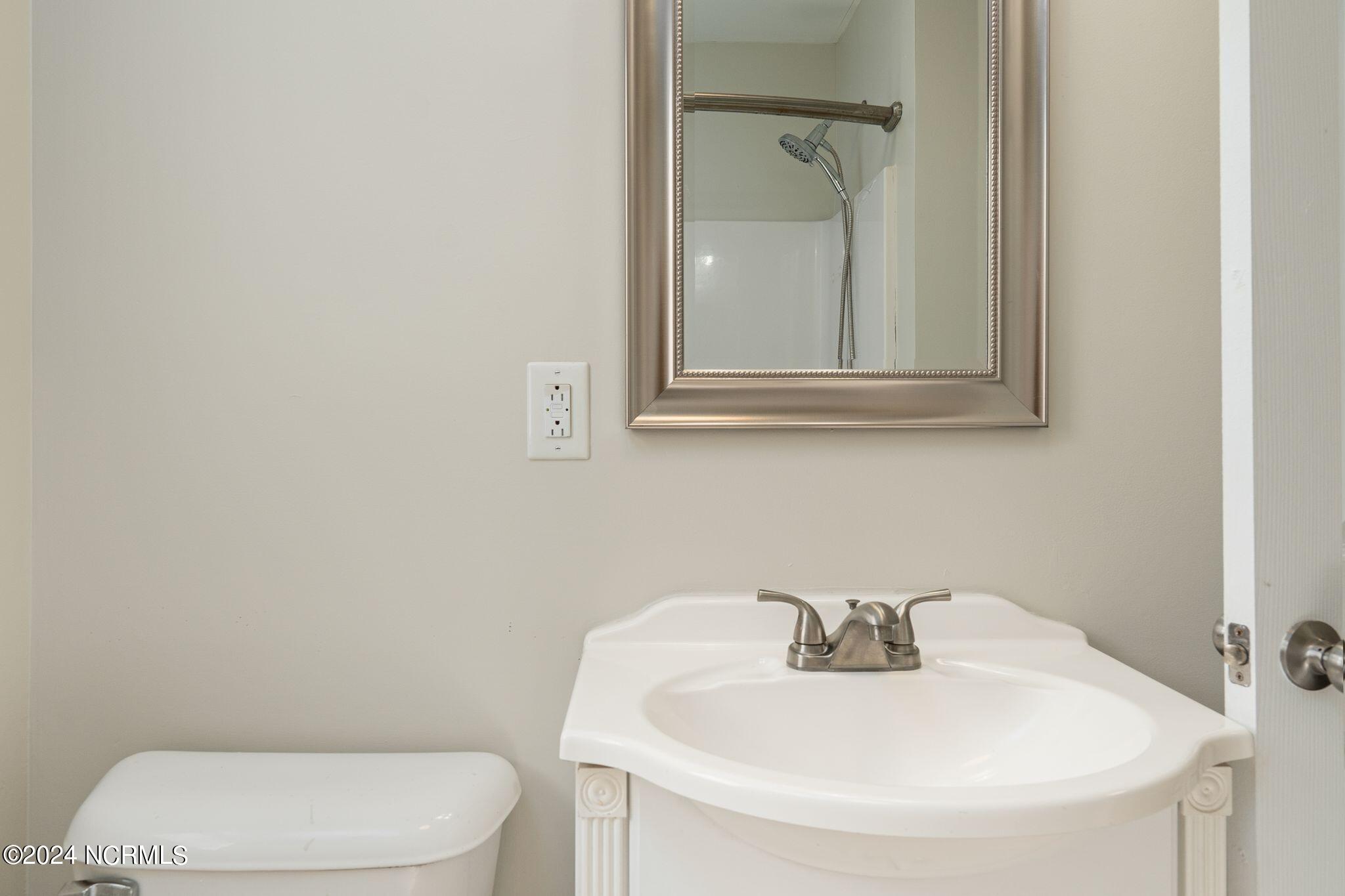 1609 High Street New Bern, NC 28560 - Photo 27 of 50 Full Bathroom
