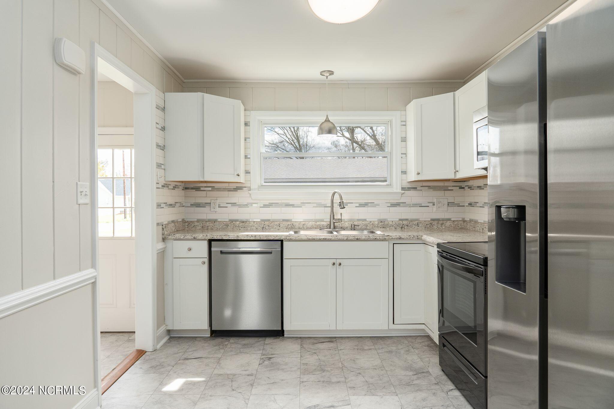 1609 High Street New Bern, NC 28560 - Photo 3 of 50 Kitchen
