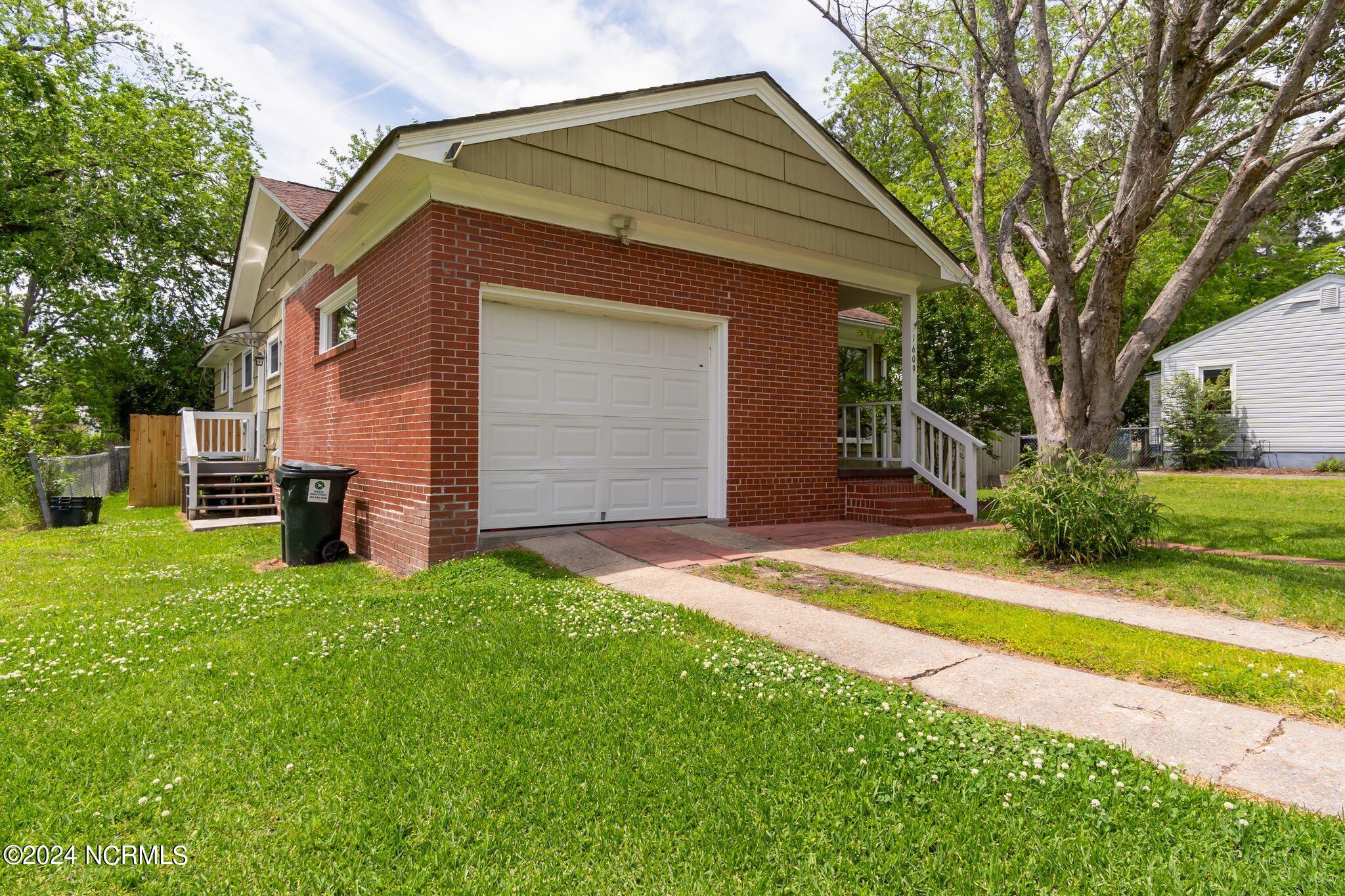 1609 High Street New Bern, NC 28560 - Photo 8 of 50 Front