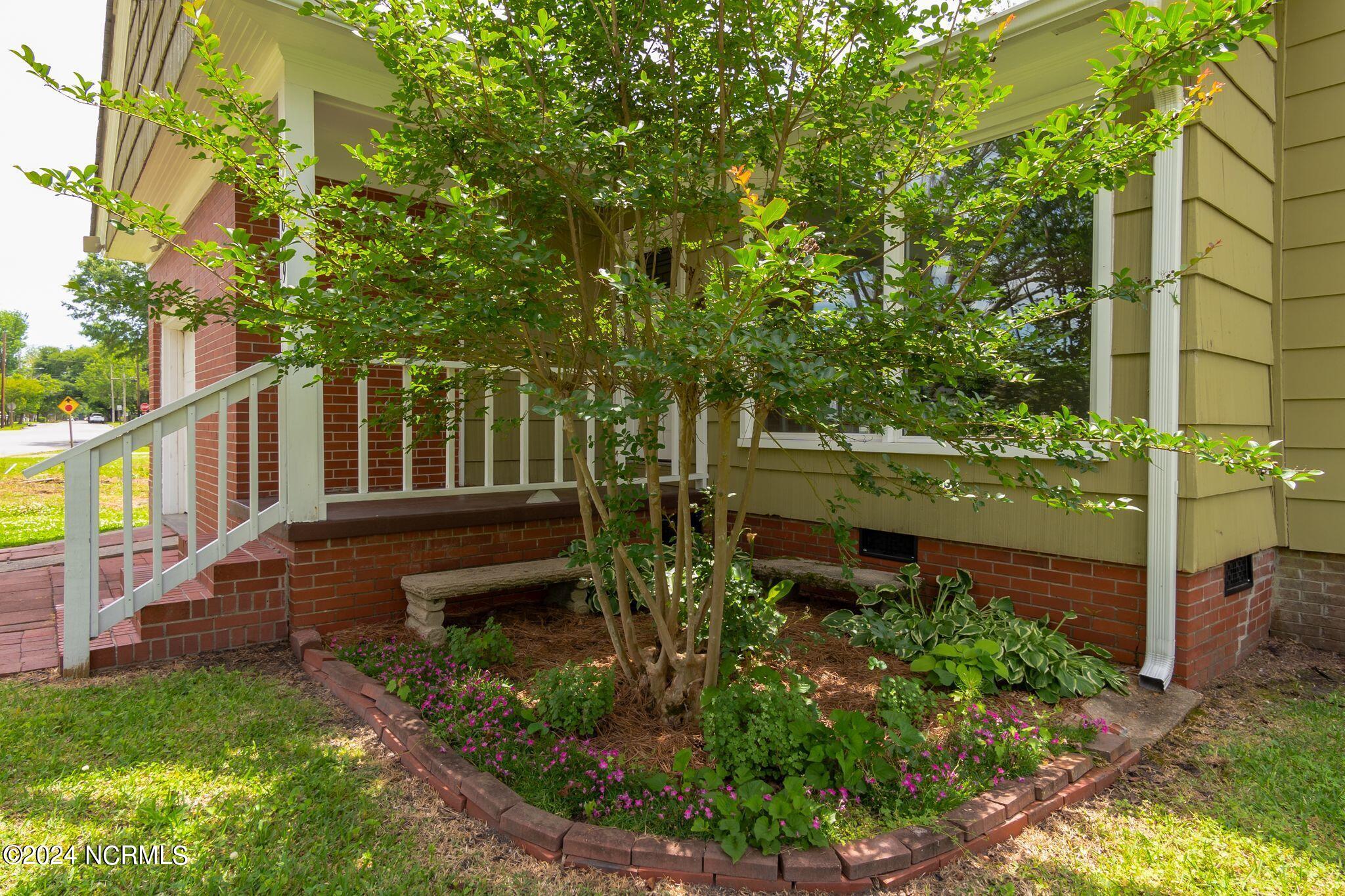 1609 High Street New Bern, NC 28560 - Photo 10 of 50 Front
