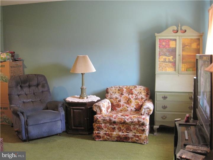 1008 Dale Road Secane, PA 19018 - Photo 3 of 16 Living Room