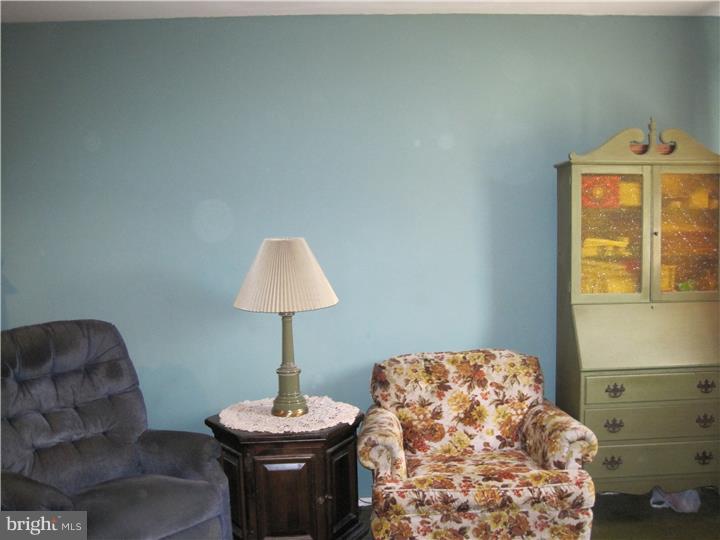 1008 Dale Road Secane, PA 19018 - Photo 6 of 16 Living Room