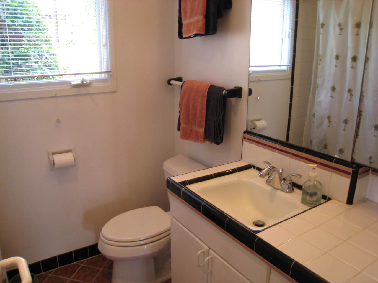 929 East Carrillo Road Santa Barbara, CA 93103 - Photo 13 of 17 1 of 2 bathrooms