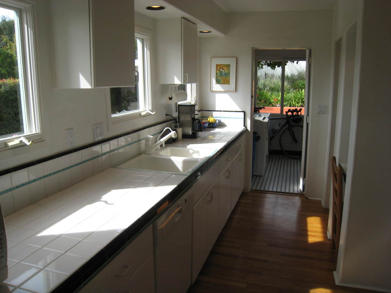 929 East Carrillo Road Santa Barbara, CA 93103 - Photo 7 of 17 kitchen