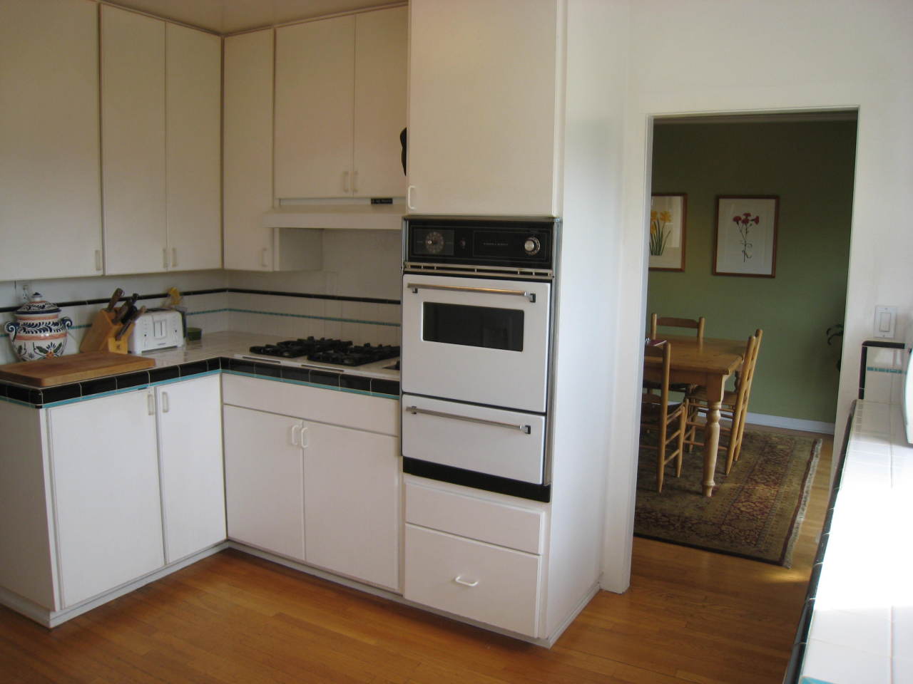 929 East Carrillo Road Santa Barbara, CA 93103 - Photo 8 of 17 kitchen