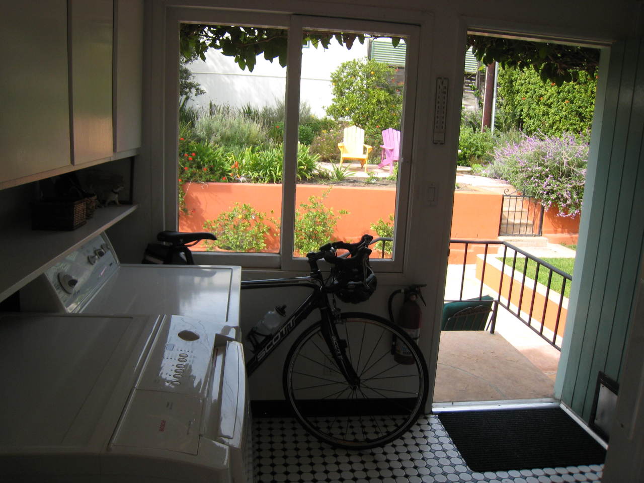 929 East Carrillo Road Santa Barbara, CA 93103 - Photo 9 of 17 laundry