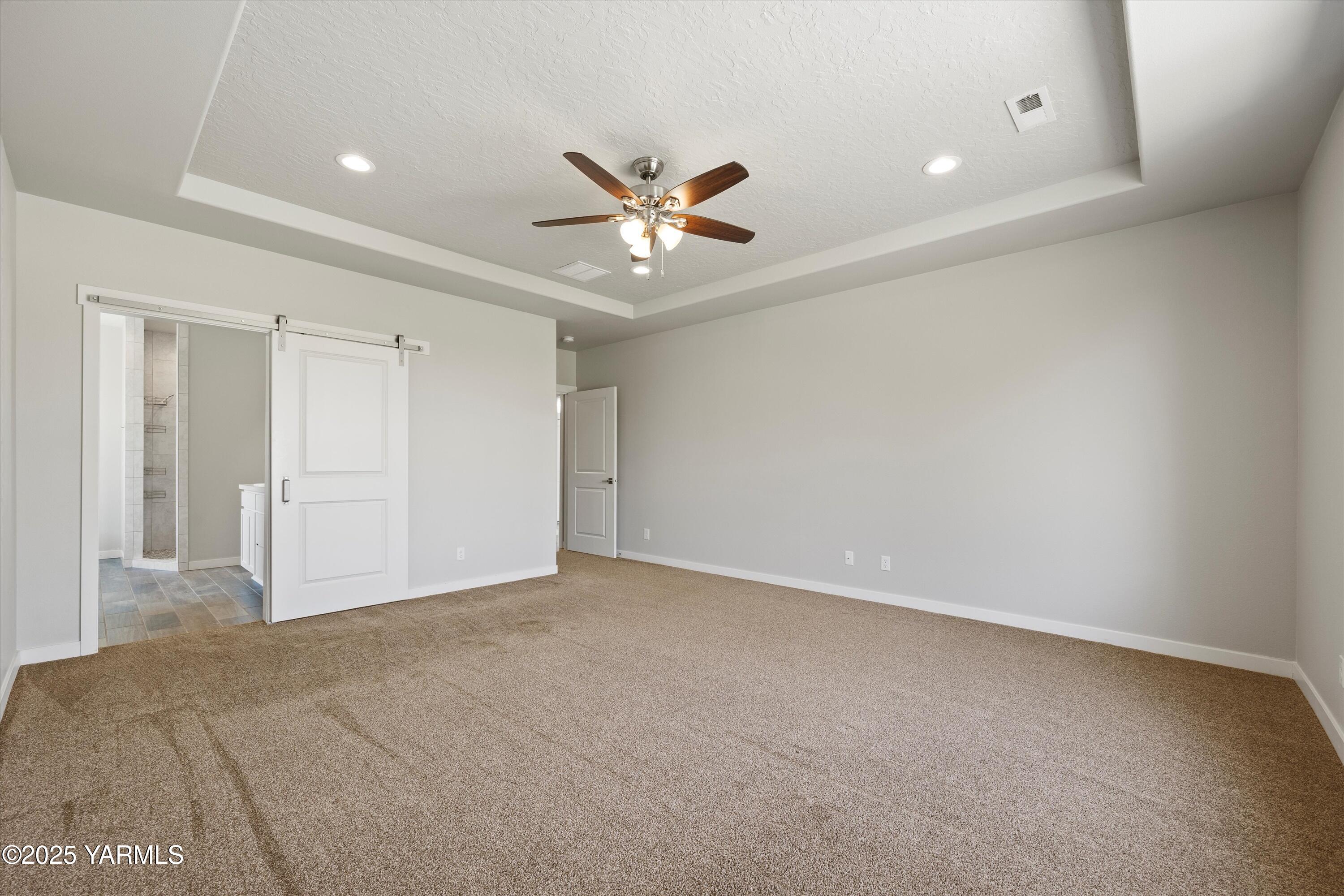 172004 Northwest Dogwood Road Grandview, WA 98930 - Photo 18 of 41 Primary bedroom