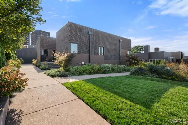 $650,000 | 3738 Olive Street, St. Louis, MO 63108