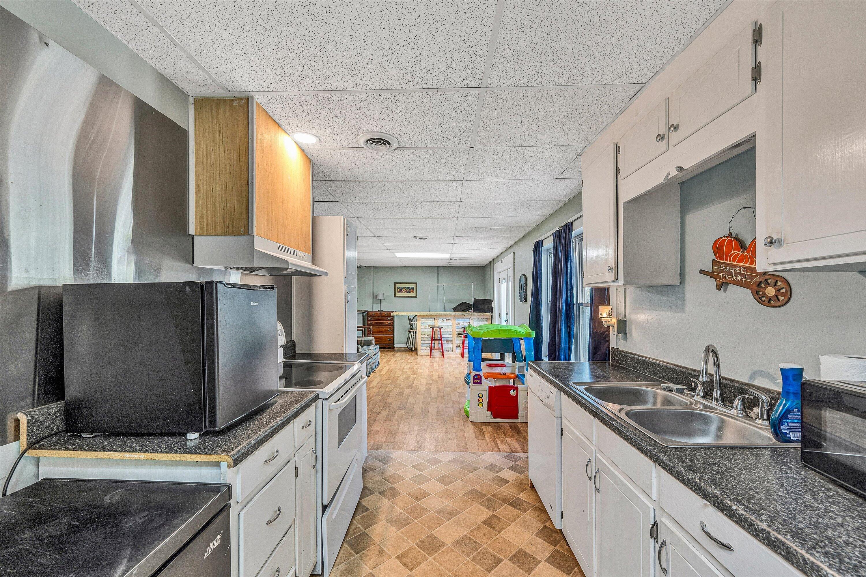333 Farmington Road Hardy, VA 24101 - Photo 27 of 44 Lower Level: Kitchen