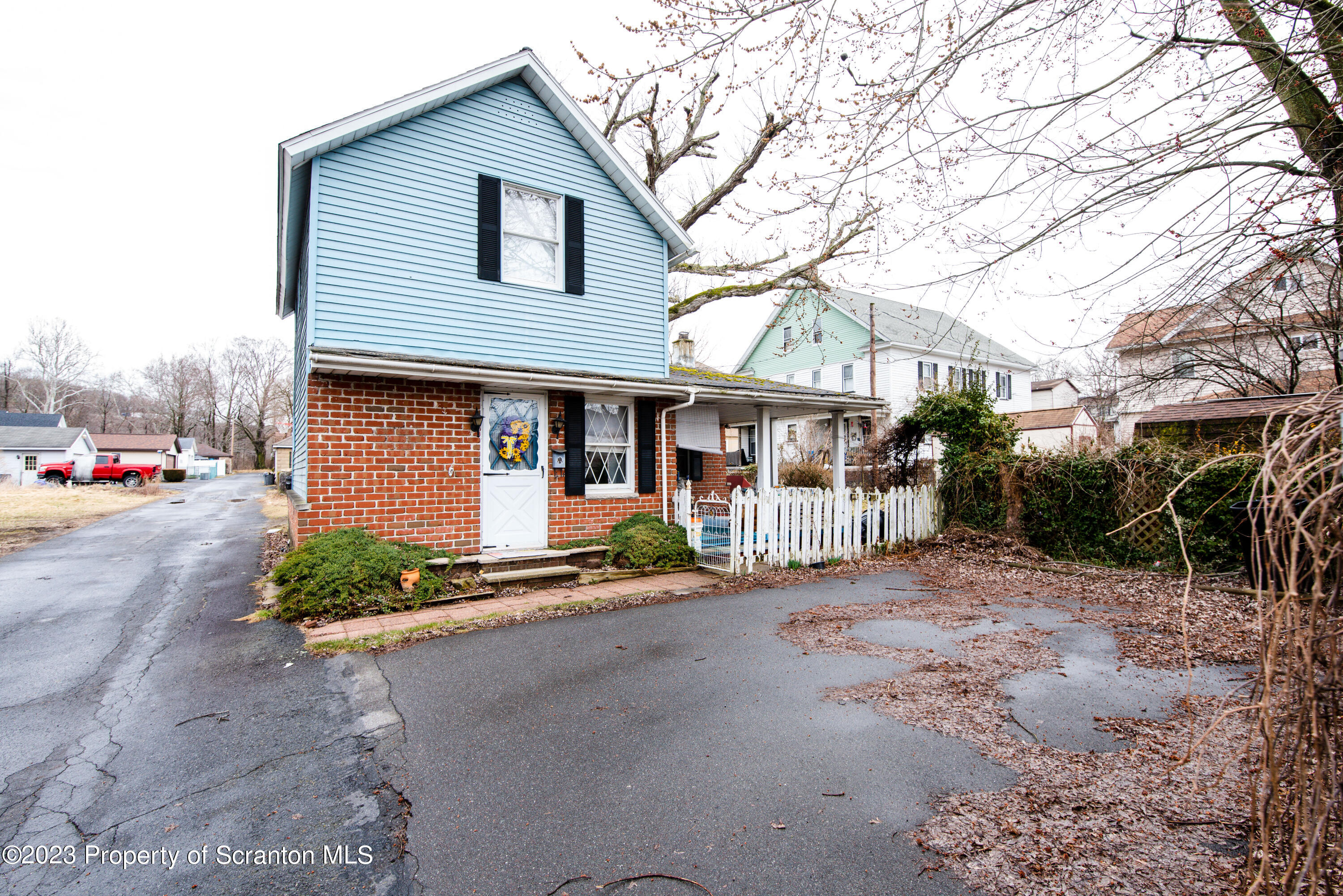 1119 Springbrook Avenue Moosic, PA 18507 - Photo 1 of 22 Gallery Image 1