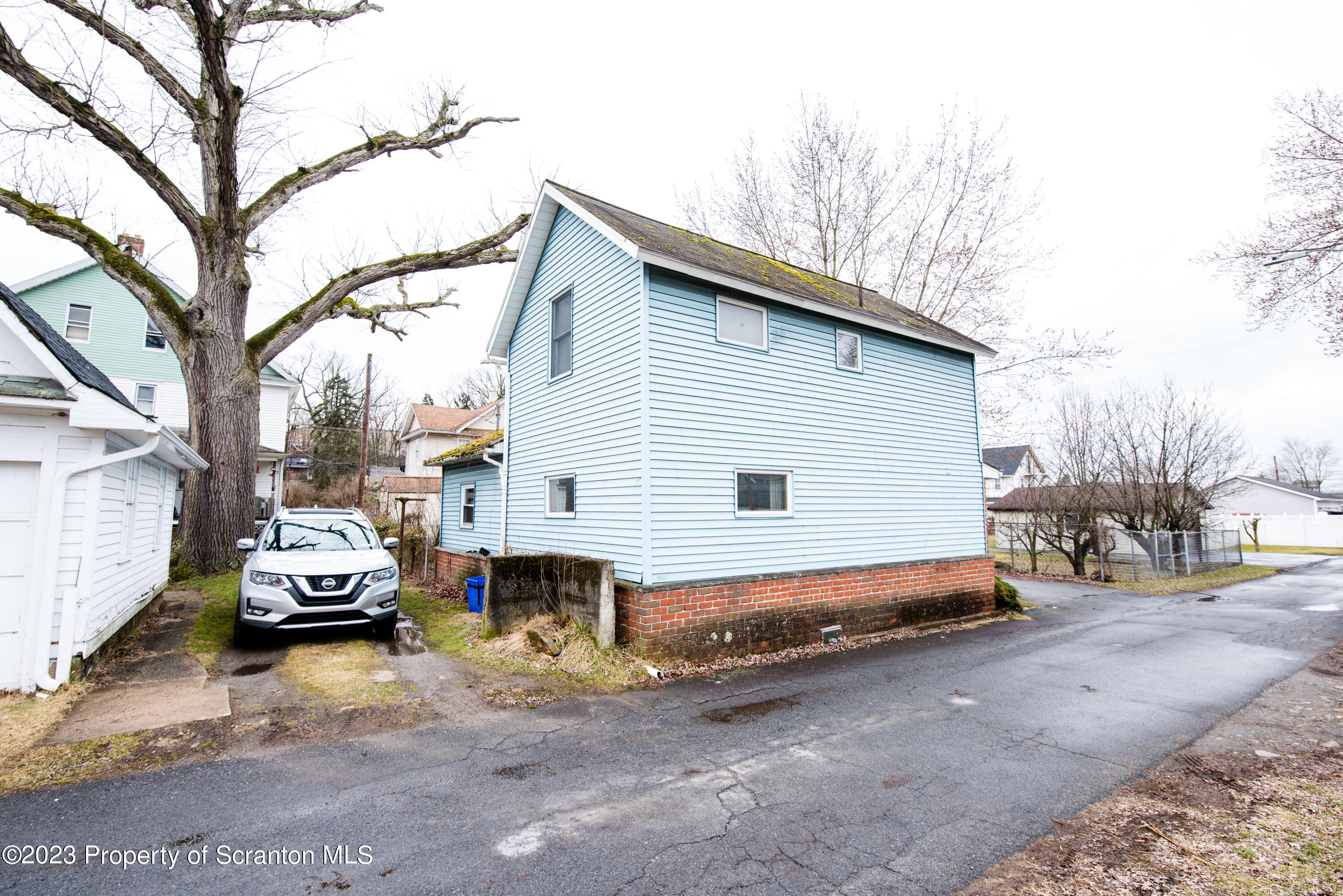 1119 Springbrook Avenue Moosic, PA 18507 - Photo 3 of 22 Gallery Image 3