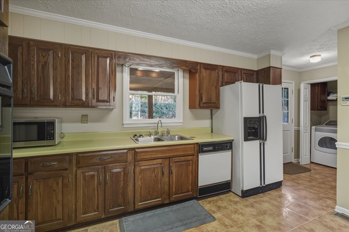 590 South New Salem Road Griffin, GA 30223 - Photo 11 of 52 a kitchen with stainless steel appliances granite countertop a refrigerator and a stove top oven