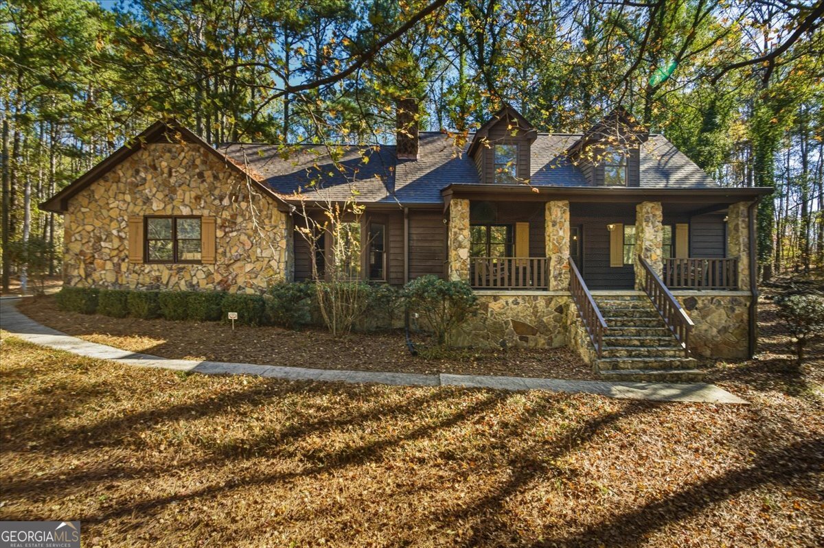 590 South New Salem Road Griffin, GA 30223 - Photo 2 of 52 a front view of a house with garden