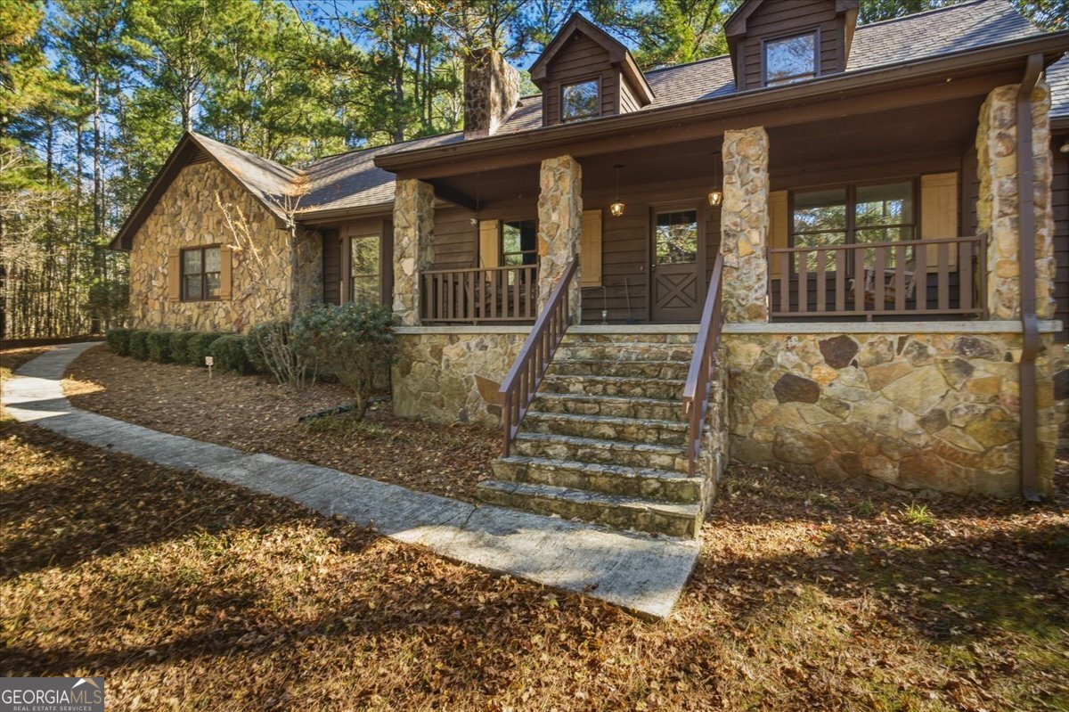 590 South New Salem Road Griffin, GA 30223 - Photo 3 of 52 a front view of a house with garden