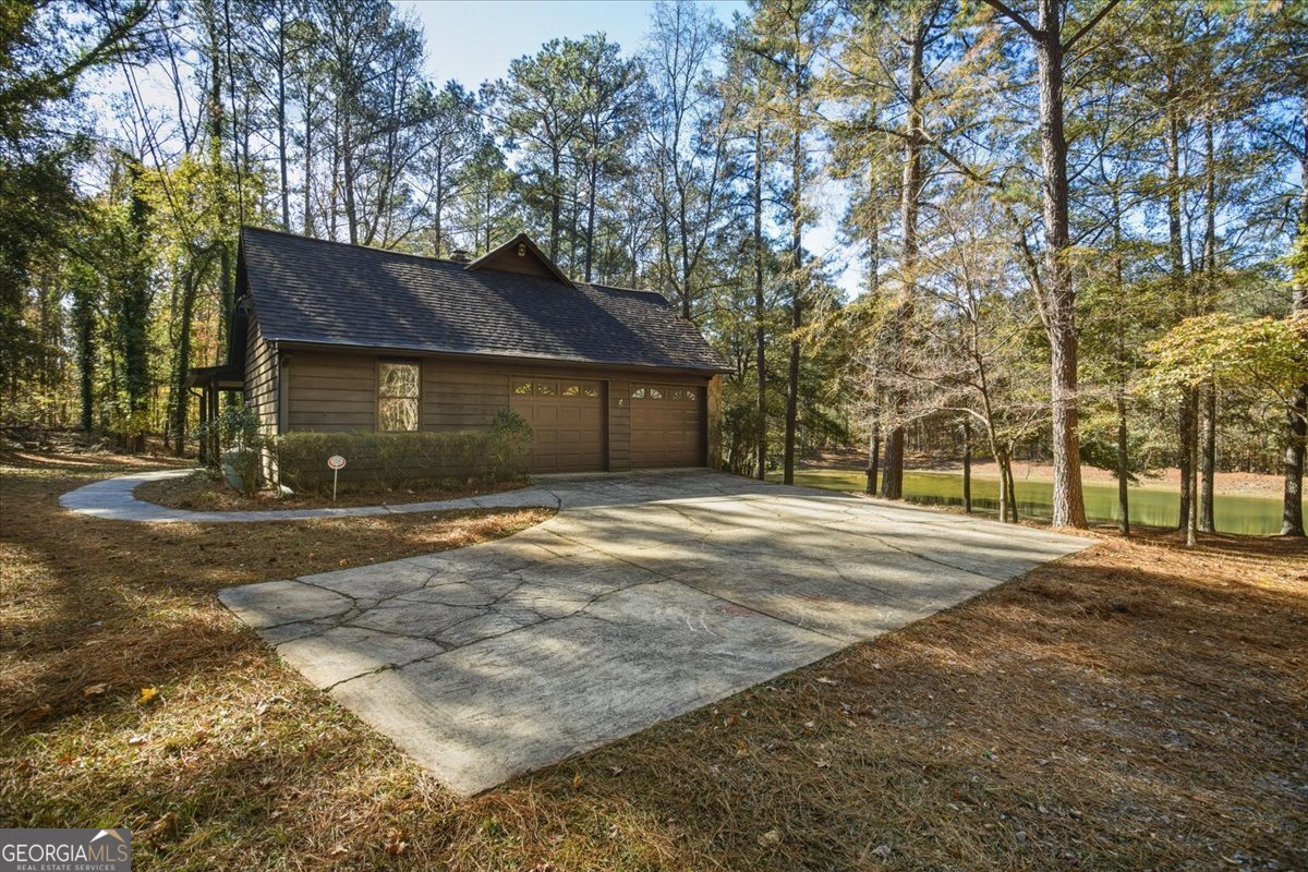 590 South New Salem Road Griffin, GA 30223 - Photo 40 of 52 a front view of a house with a yard and garage