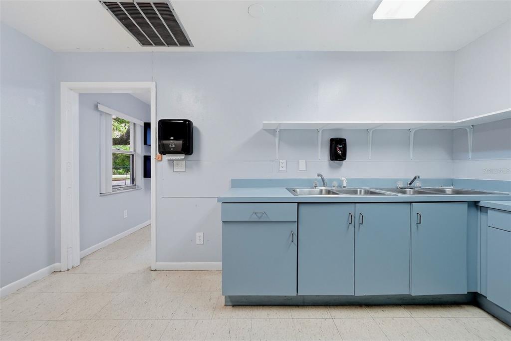 2886 Whitney Road Clearwater, FL 33760 - Photo 12 of 41