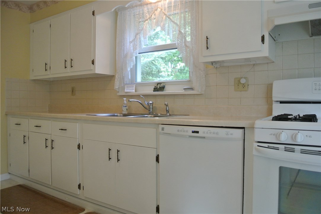 2945 Hillside Road Independence, OH 44131 - Photo 11 of 35 Kitchen