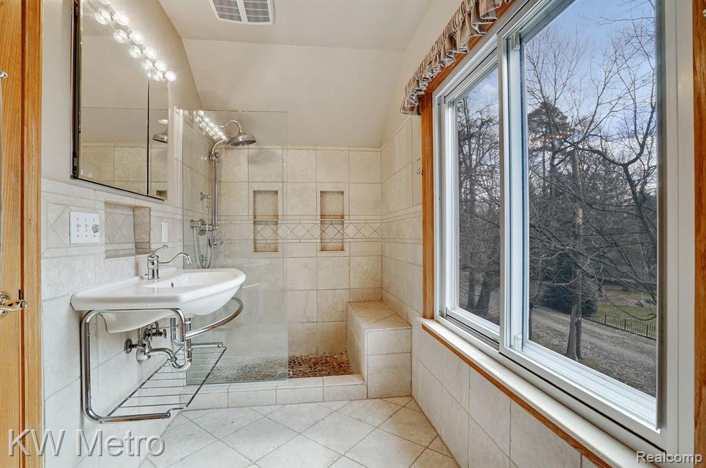31675 Lahser Road Beverly Hills, MI 48025 - Photo 19 of 28