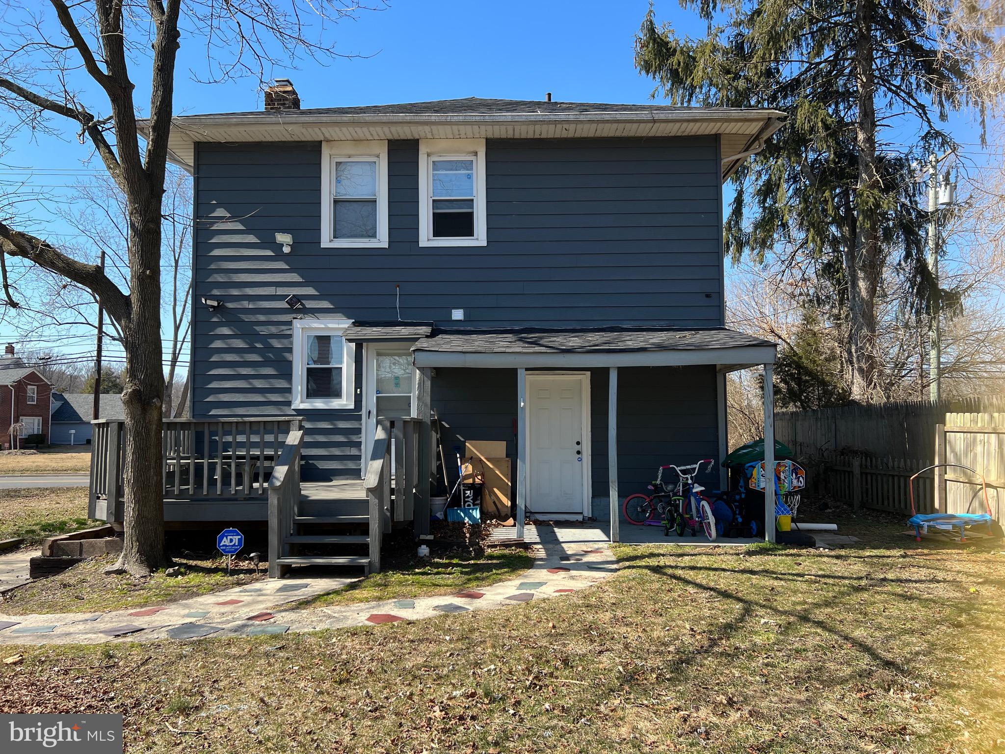 811 Laurel Road Lindenwold, NJ 08021 - Photo 28 of 29 a view of a house with a patio