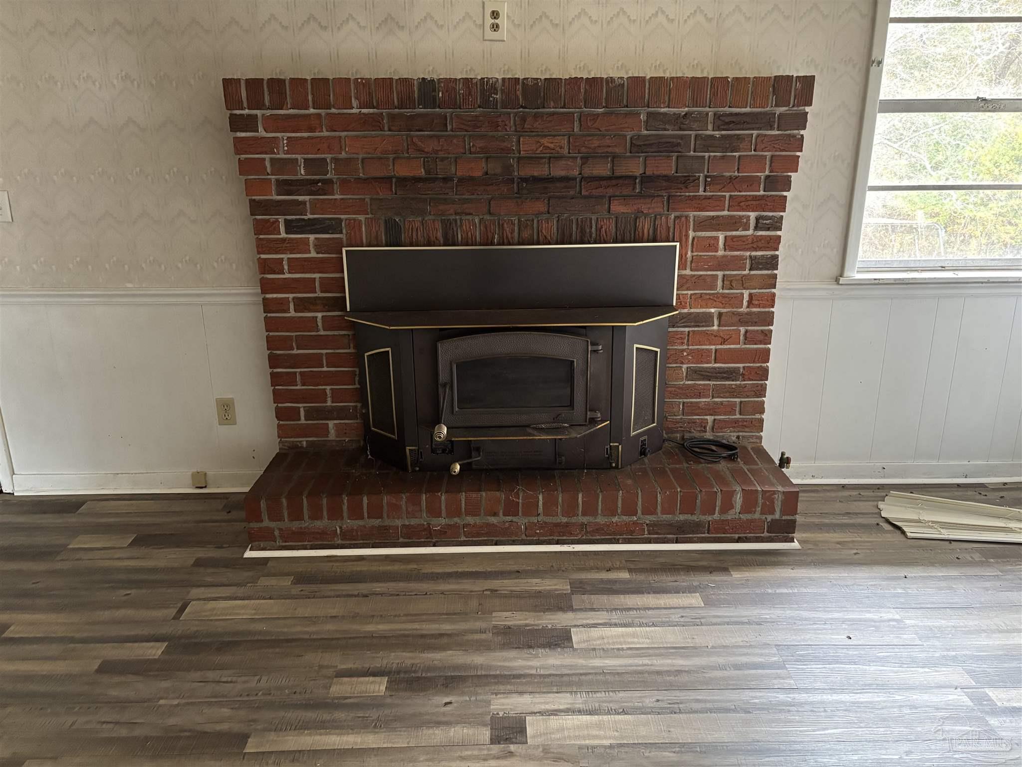 100 Brown Road McDavid, FL 32568 - Photo 20 of 20 a fireplace with a sink