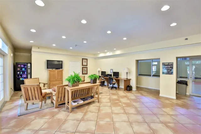 $1,900 | 2400 Feather Sound Drive, Unit 332, Clearwater, FL 33762