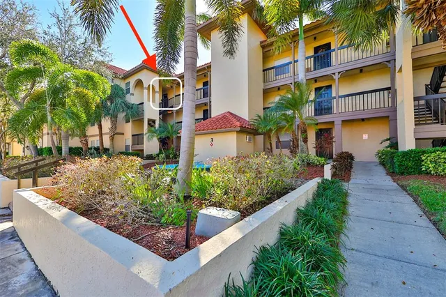 $1,900 | 2400 Feather Sound Drive, Unit 332, Clearwater, FL 33762