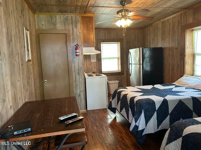 $975,000 | 101 Sportsman Lane, Ferriday, LA 71334