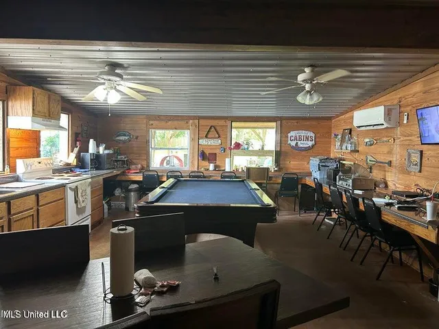 $975,000 | 101 Sportsman Lane, Ferriday, LA 71334