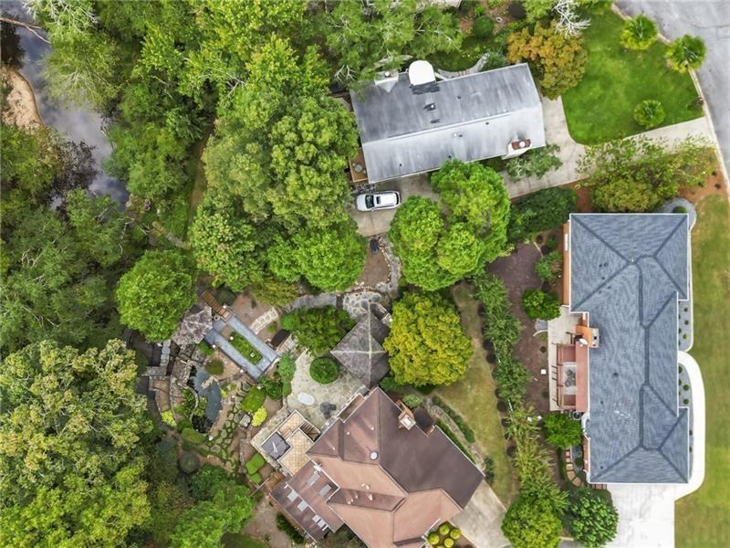 950 Heritage Hills Road Decatur, GA 30033 - Photo 4 of 88 an aerial view of a house with a garden