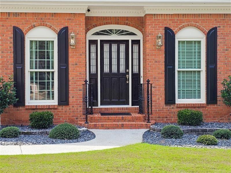 950 Heritage Hills Road Decatur, GA 30033 - Photo 8 of 88 a front view of a house with garden