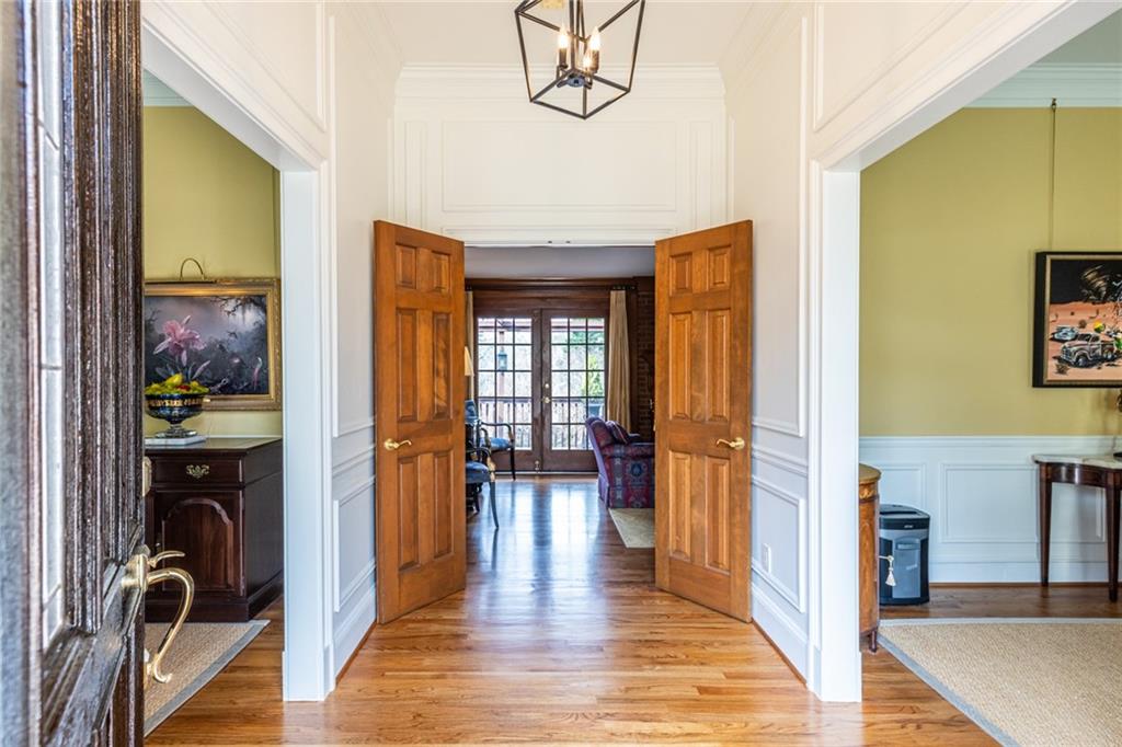 950 Heritage Hills Road Decatur, GA 30033 - Photo 9 of 88 a view of a hallway with wooden floor and windows