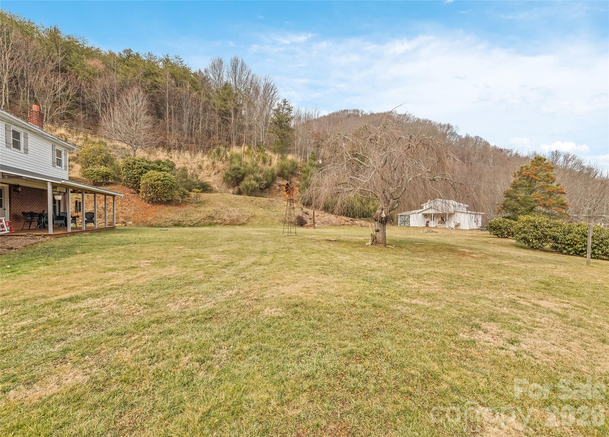 15 Whitted Road Canton, NC 28716 - Photo 36 of 38 a view of an ocean with a mountain