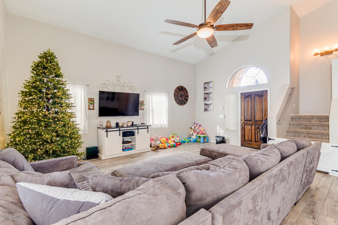 823 West Shellfish Drive Gilbert, AZ 85233 - Photo 5 of 37 08-Shellfish