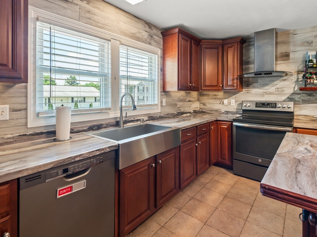 14 Orton Street Worcester, MA 01604 - Photo 7 of 35