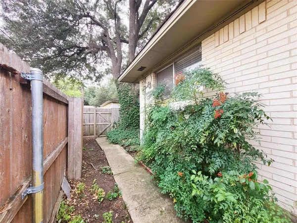 $2,195 | 7436 Brentcove Circle, Dallas, TX 75214
