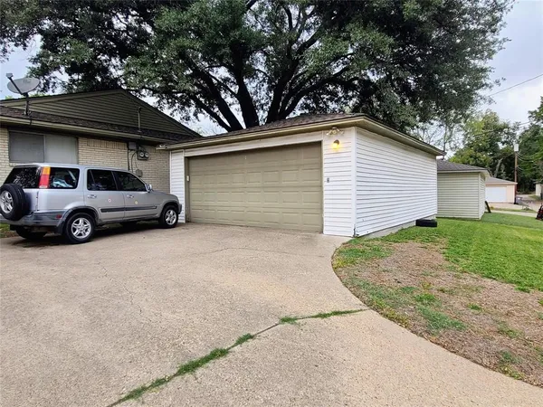 $2,195 | 7436 Brentcove Circle, Dallas, TX 75214