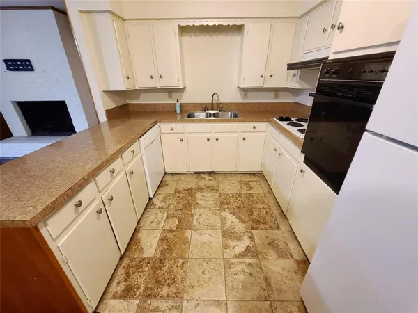 $2,195 | 7436 Brentcove Circle, Dallas, TX 75214