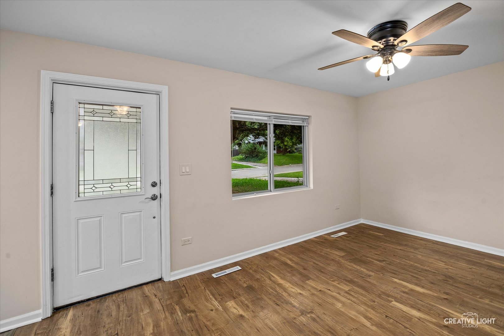 9 Sparrow Road Carpentersville, IL 60110 - Photo 2 of 17