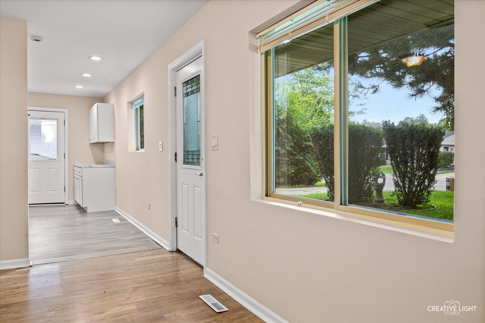 9 Sparrow Road Carpentersville, IL 60110 - Photo 3 of 17