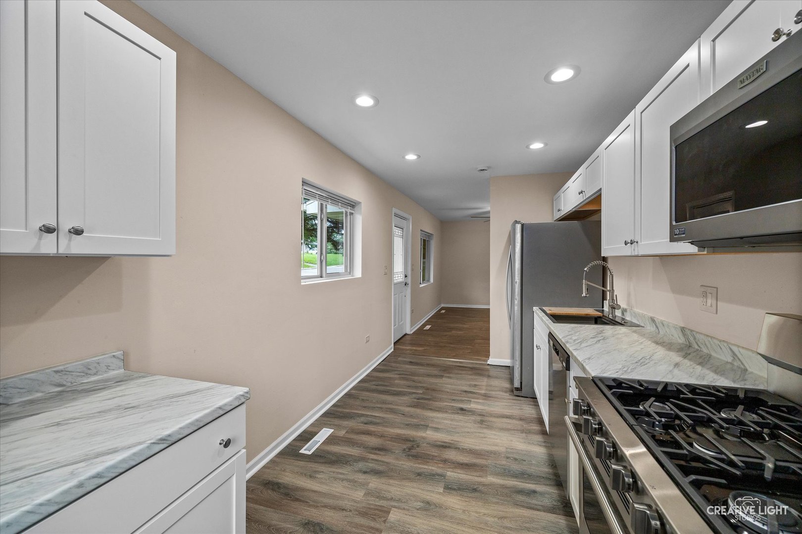 9 Sparrow Road Carpentersville, IL 60110 - Photo 6 of 17