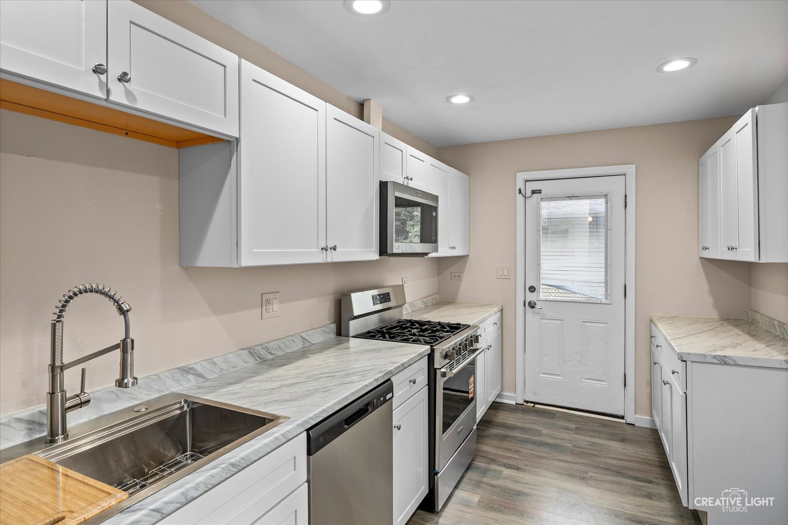 9 Sparrow Road Carpentersville, IL 60110 - Photo 7 of 17