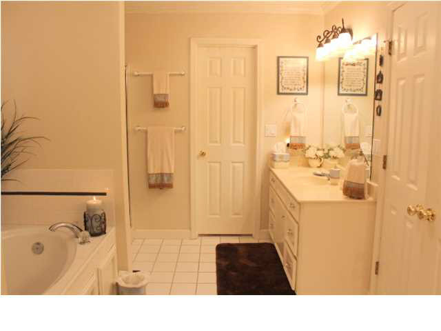121 Falcon Ridge Drive Raymond, MS 39154 - Photo 32 of 47 Master Bath
